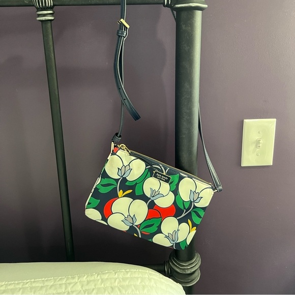 Kate Spade Small Dawn Breezy Floral Crossbody Purse - Picture 4 of 7